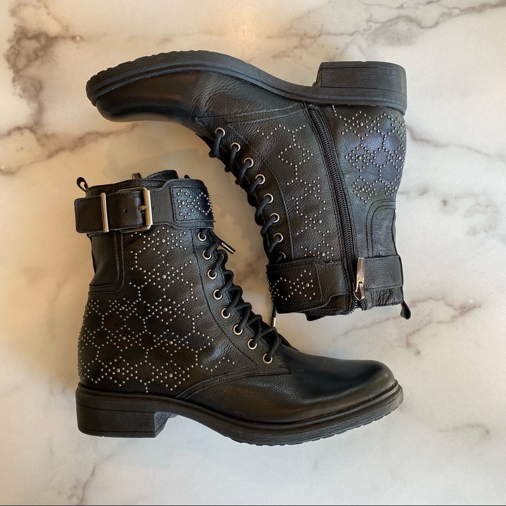 VINCE CAMUTO Black Leather Studded Moto Boot Tanowie